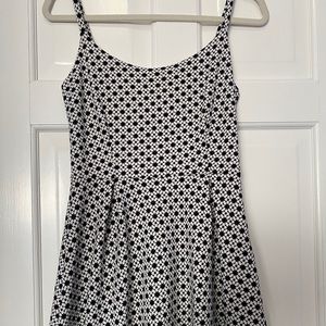 Soprano black and white dress